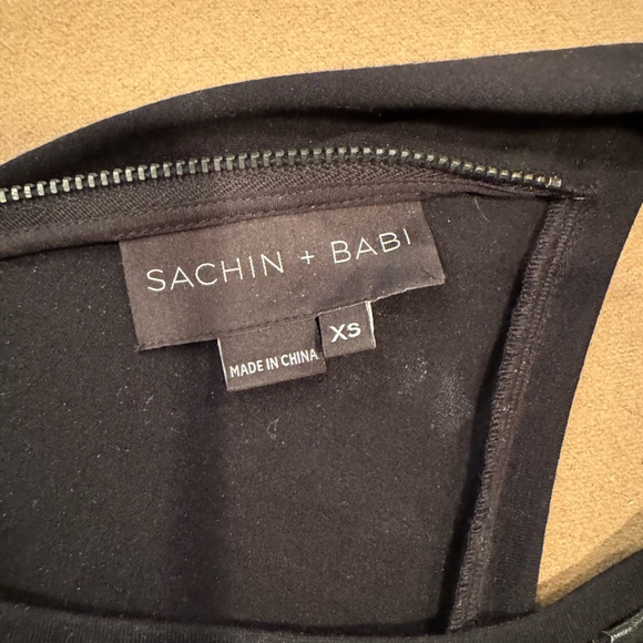 Sachin + Babi Black Faux Perferated faux Leather Sleeveless Top - Size XSmall - Picture 9 of 9